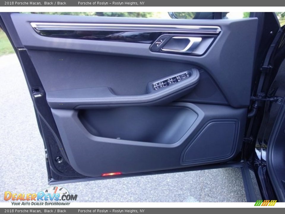 2018 Porsche Macan Black / Black Photo #11