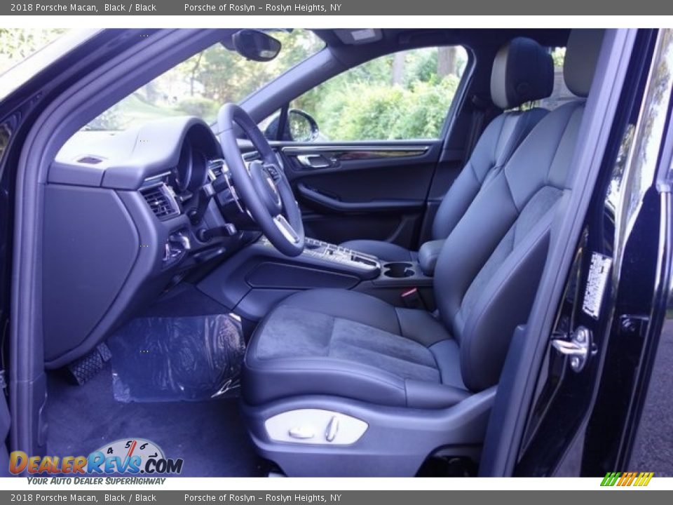 2018 Porsche Macan Black / Black Photo #12