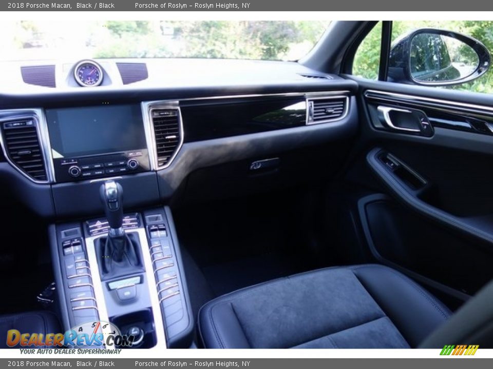 2018 Porsche Macan Black / Black Photo #15
