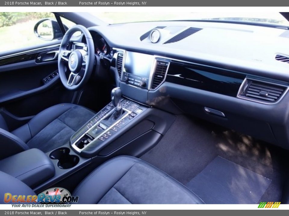 2018 Porsche Macan Black / Black Photo #16