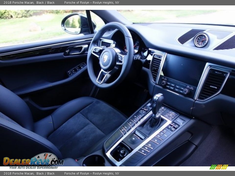 2018 Porsche Macan Black / Black Photo #17