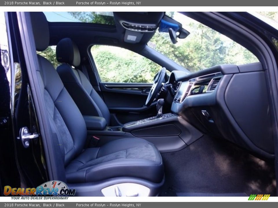 2018 Porsche Macan Black / Black Photo #18