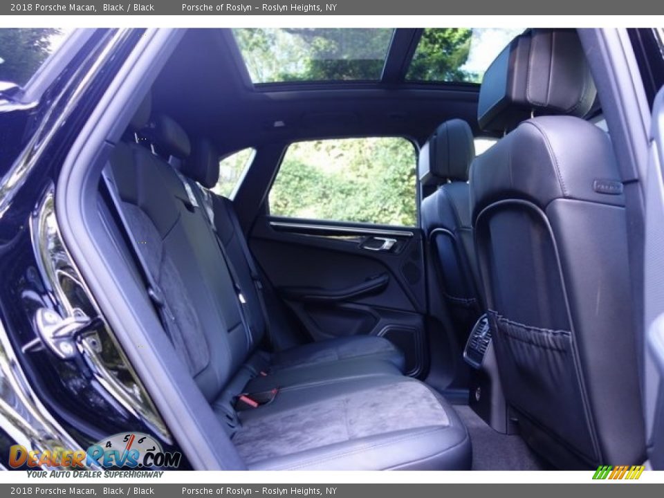 2018 Porsche Macan Black / Black Photo #19