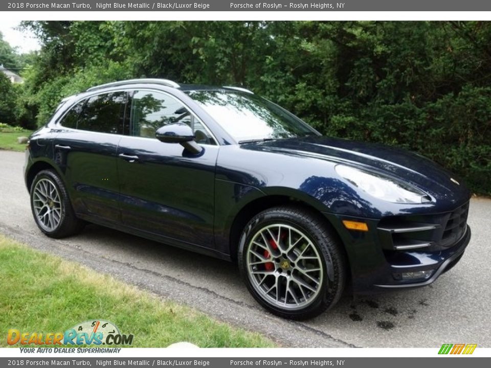 Front 3/4 View of 2018 Porsche Macan Turbo Photo #1