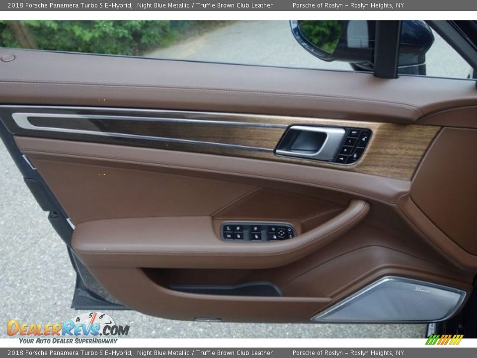 Door Panel of 2018 Porsche Panamera Turbo S E-Hybrid Photo #11