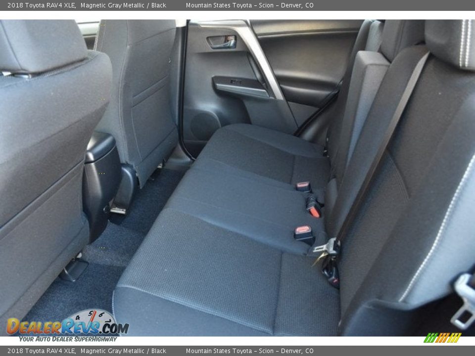 2018 Toyota RAV4 XLE Magnetic Gray Metallic / Black Photo #15