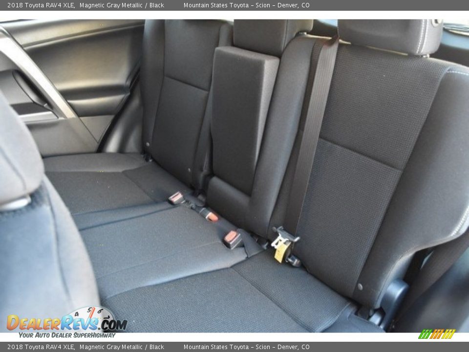 2018 Toyota RAV4 XLE Magnetic Gray Metallic / Black Photo #16