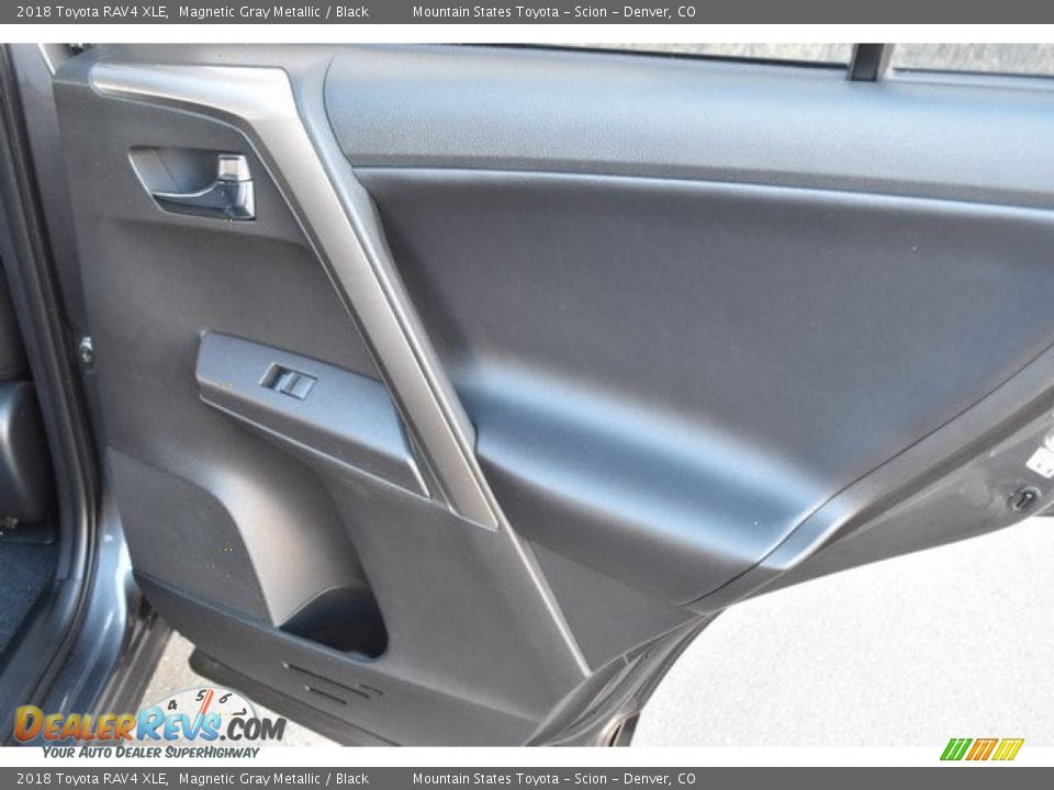 2018 Toyota RAV4 XLE Magnetic Gray Metallic / Black Photo #23