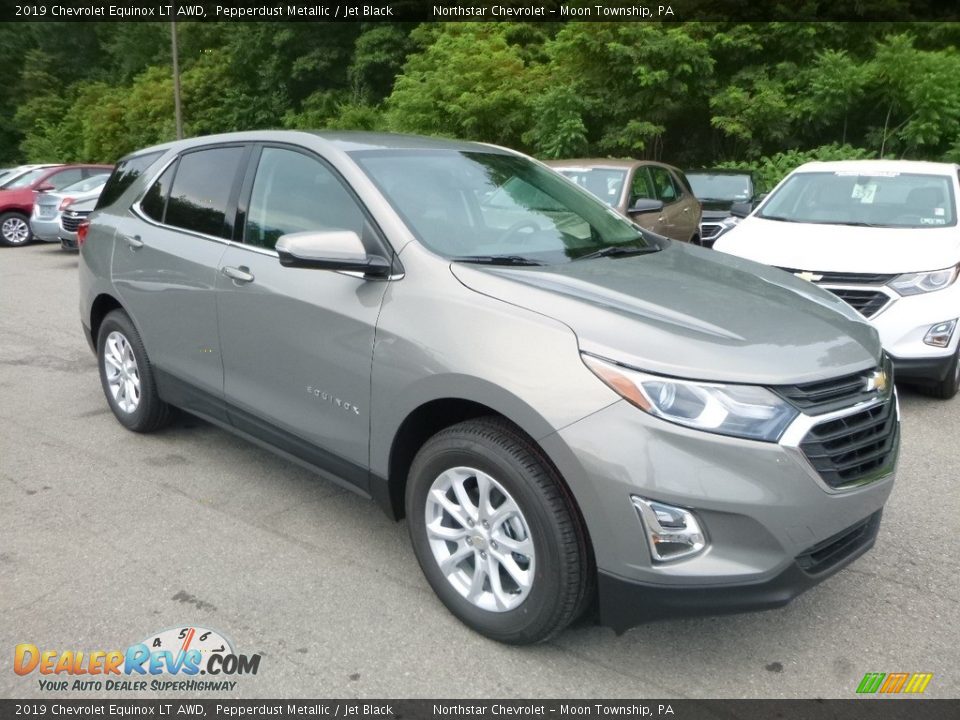 Front 3/4 View of 2019 Chevrolet Equinox LT AWD Photo #6