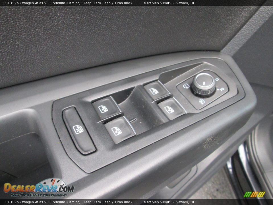 Controls of 2018 Volkswagen Atlas SEL Premium 4Motion Photo #14
