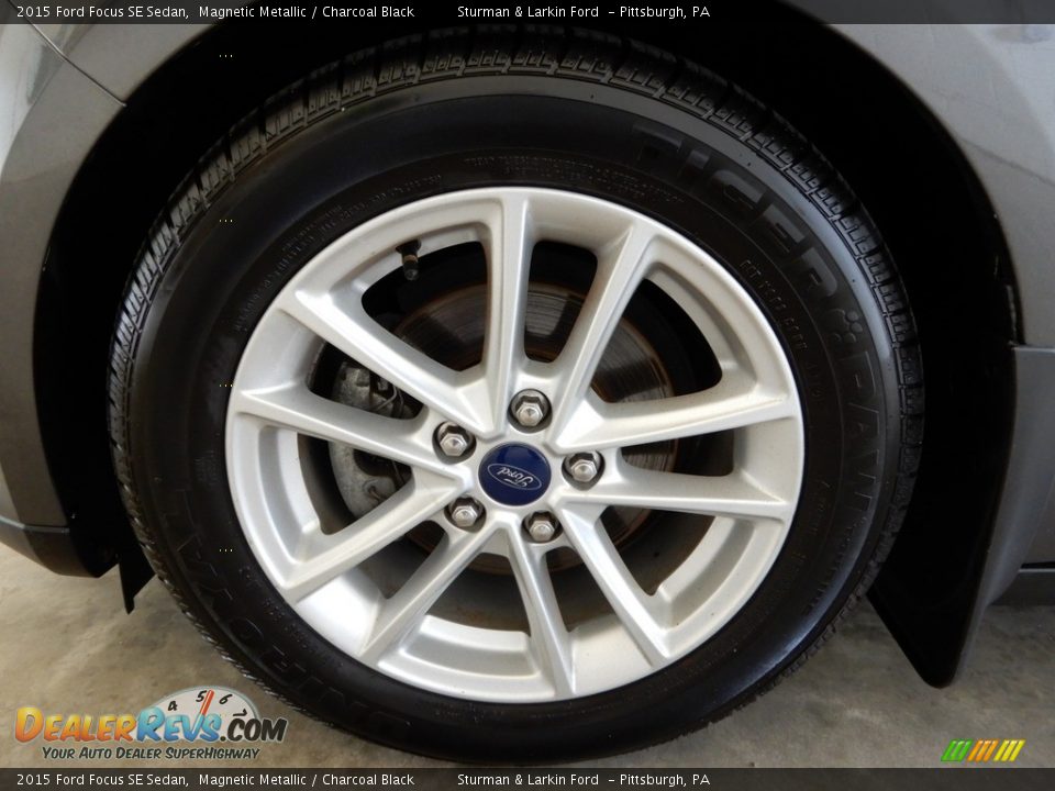 2015 Ford Focus SE Sedan Magnetic Metallic / Charcoal Black Photo #6