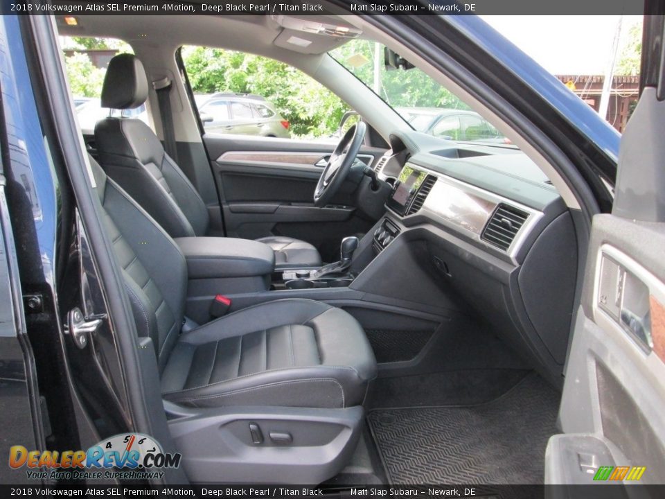 Front Seat of 2018 Volkswagen Atlas SEL Premium 4Motion Photo #17