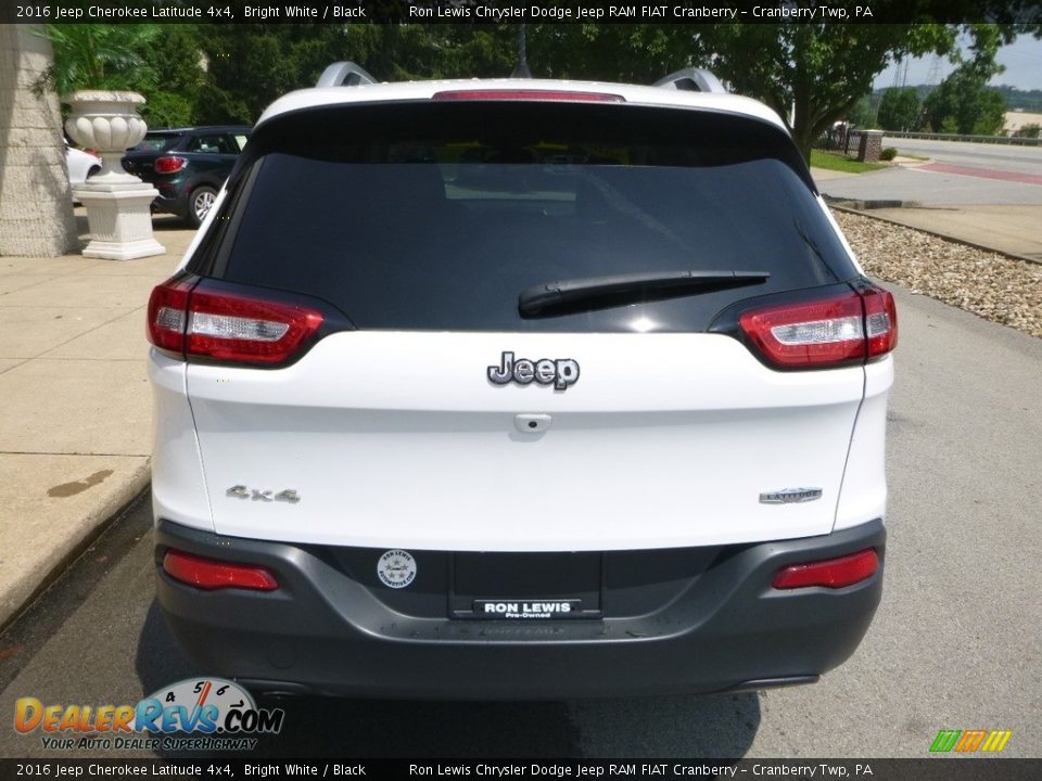 2016 Jeep Cherokee Latitude 4x4 Bright White / Black Photo #8