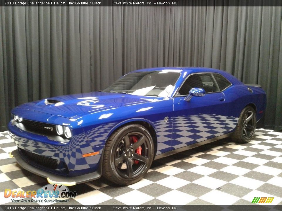 Front 3/4 View of 2018 Dodge Challenger SRT Hellcat Photo #2