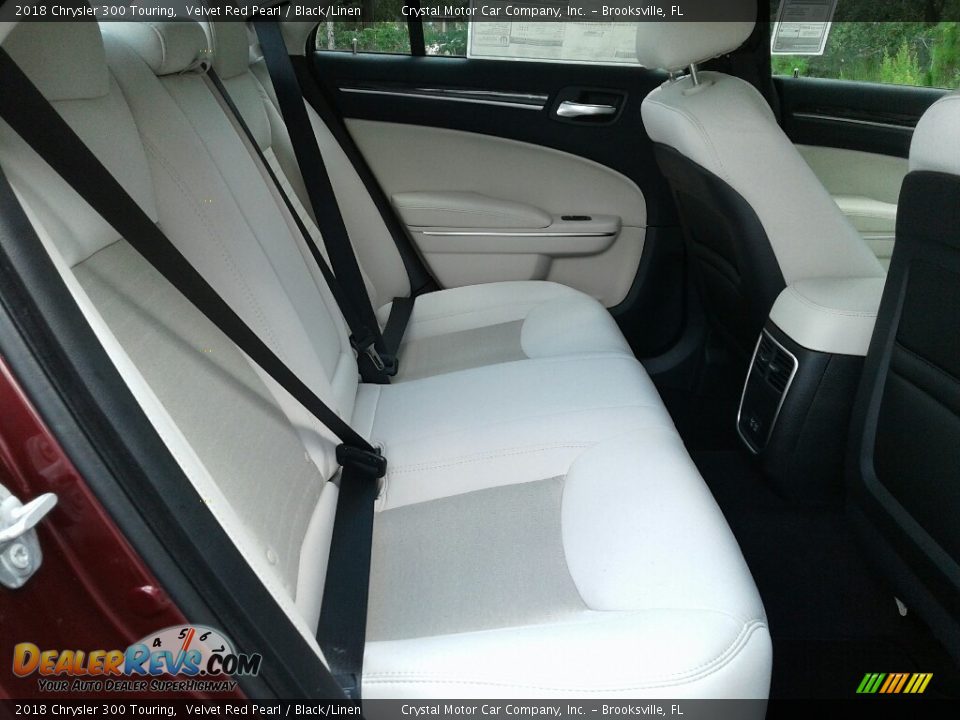2018 Chrysler 300 Touring Velvet Red Pearl / Black/Linen Photo #11