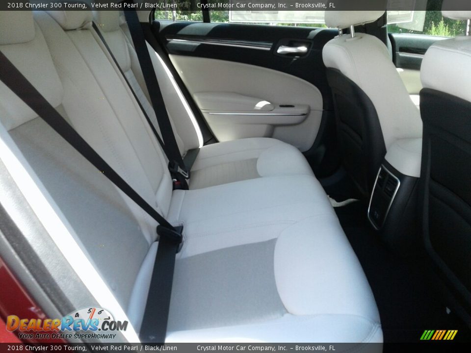 2018 Chrysler 300 Touring Velvet Red Pearl / Black/Linen Photo #11