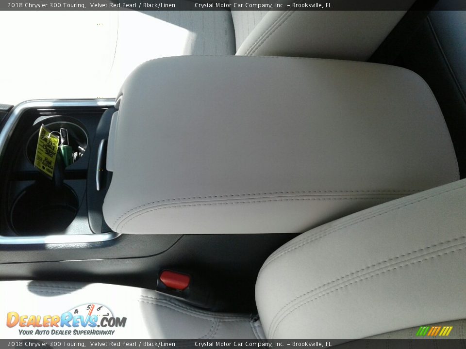 2018 Chrysler 300 Touring Velvet Red Pearl / Black/Linen Photo #18