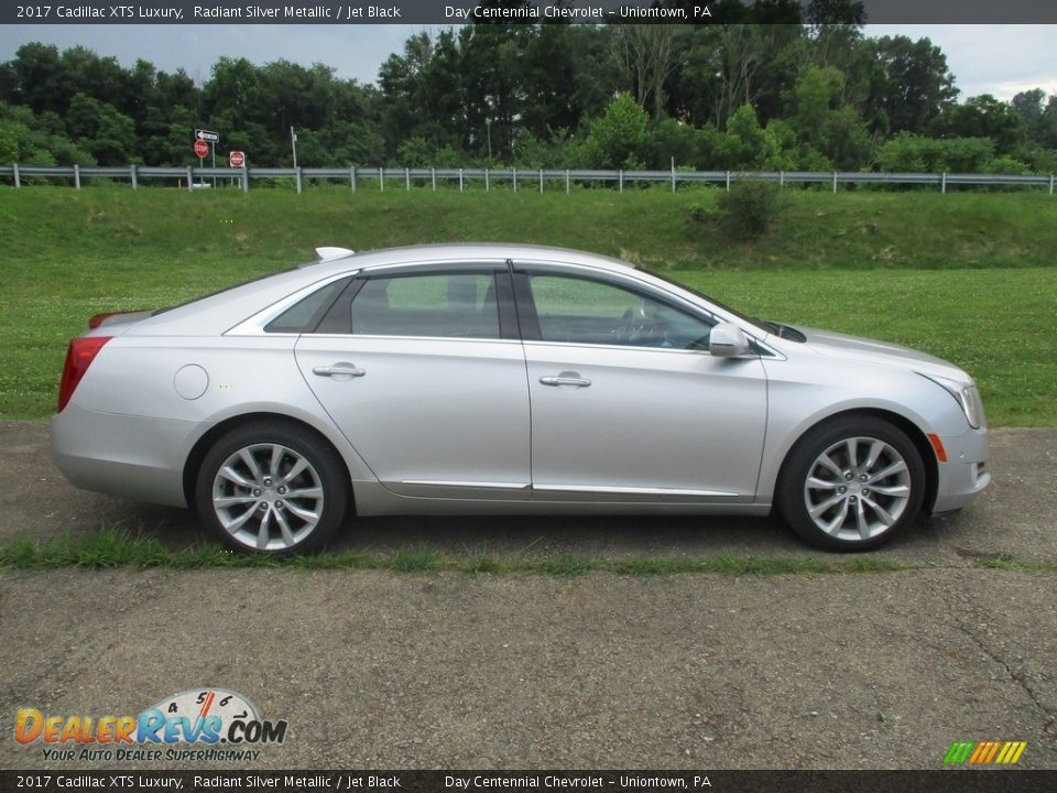 2017 Cadillac XTS Luxury Radiant Silver Metallic / Jet Black Photo #2