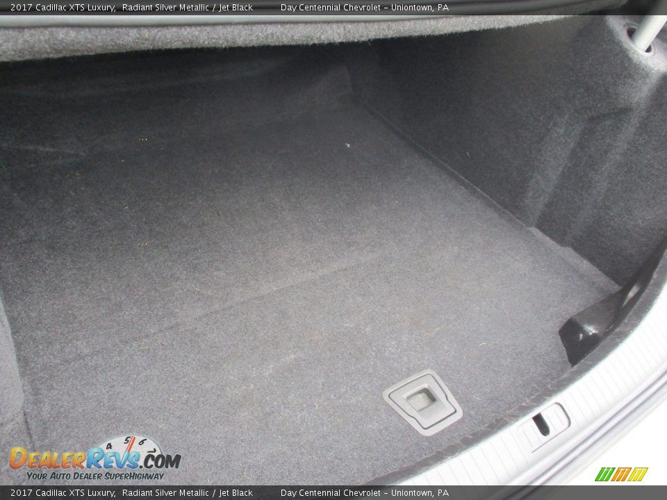 2017 Cadillac XTS Luxury Radiant Silver Metallic / Jet Black Photo #12