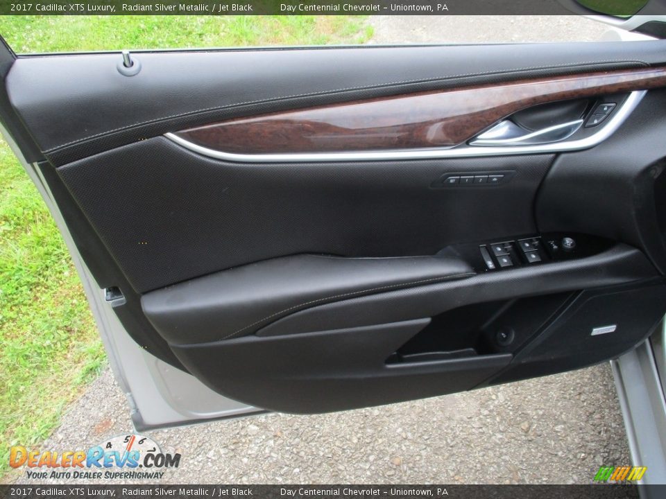2017 Cadillac XTS Luxury Radiant Silver Metallic / Jet Black Photo #15