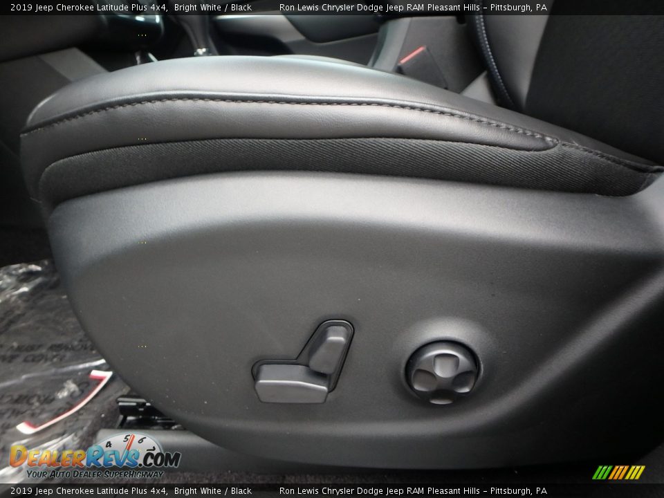 2019 Jeep Cherokee Latitude Plus 4x4 Bright White / Black Photo #14