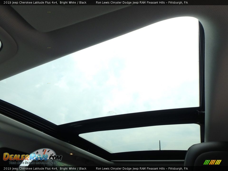 2019 Jeep Cherokee Latitude Plus 4x4 Bright White / Black Photo #15