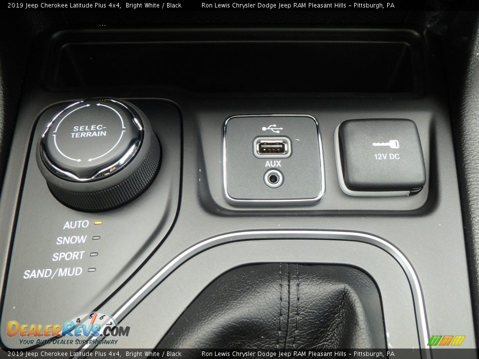 2019 Jeep Cherokee Latitude Plus 4x4 Bright White / Black Photo #18