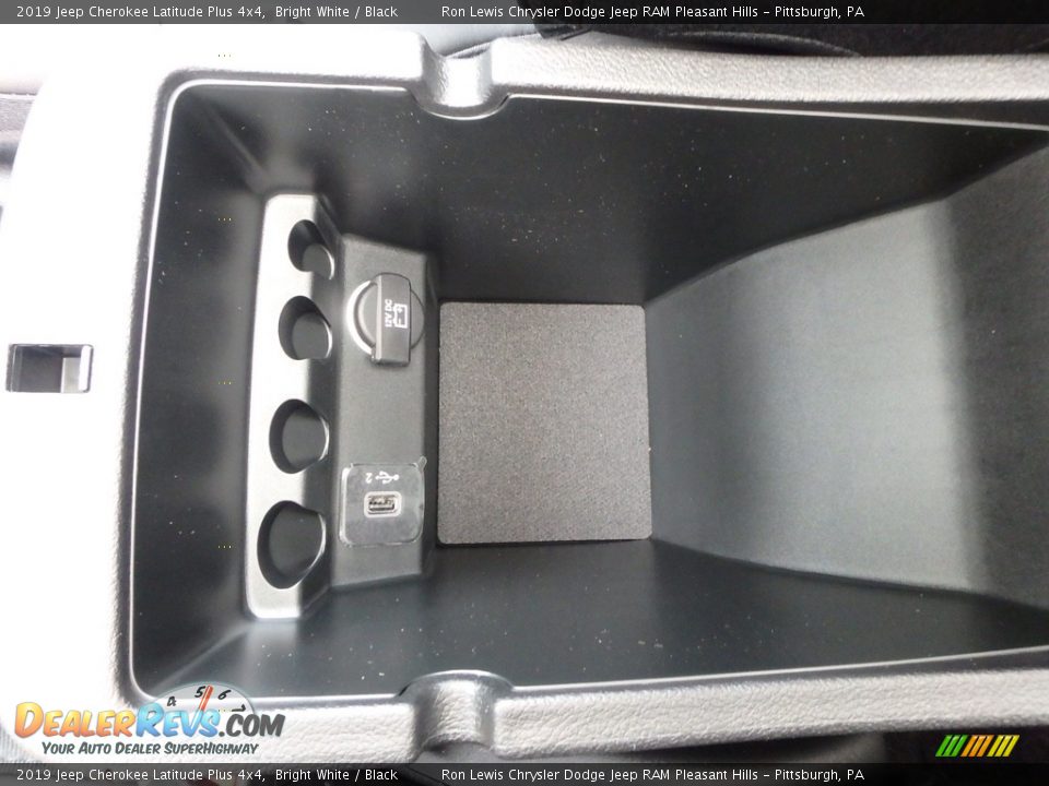 2019 Jeep Cherokee Latitude Plus 4x4 Bright White / Black Photo #20