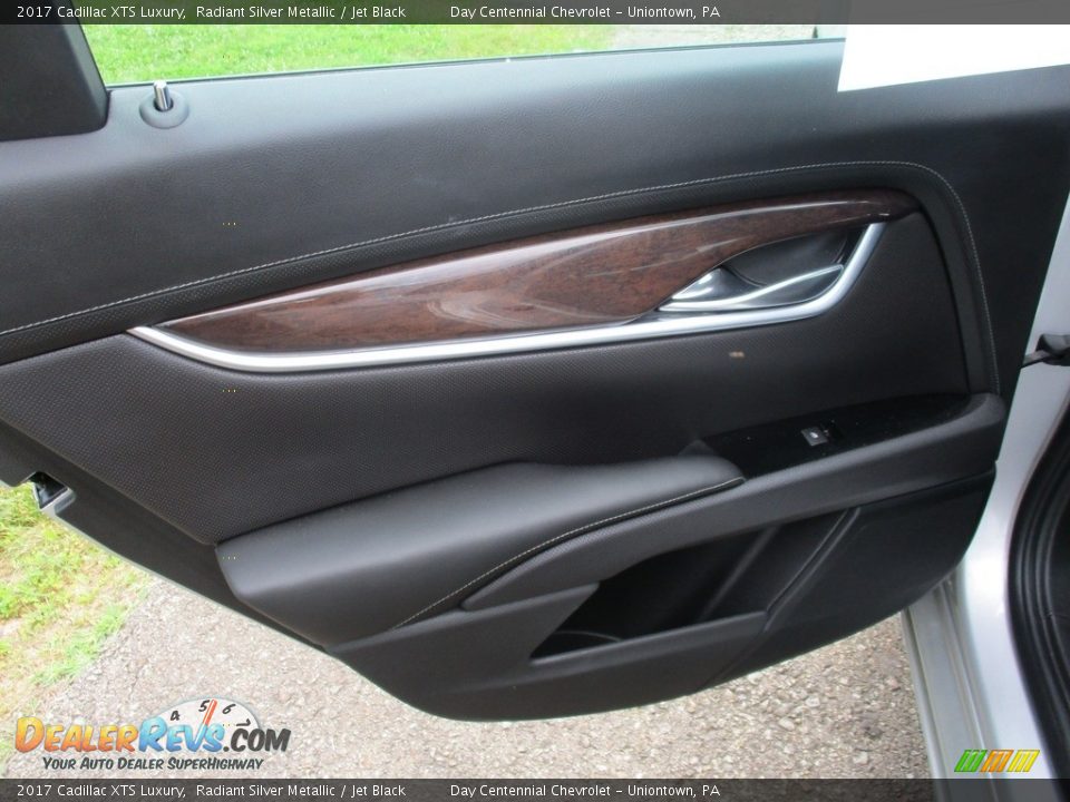 2017 Cadillac XTS Luxury Radiant Silver Metallic / Jet Black Photo #25