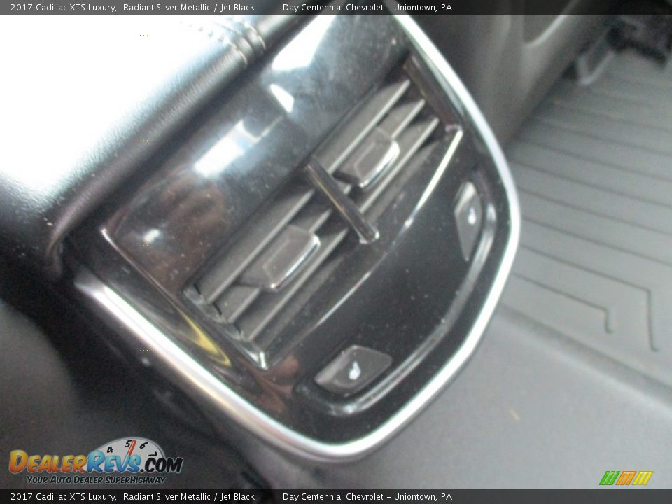 2017 Cadillac XTS Luxury Radiant Silver Metallic / Jet Black Photo #27