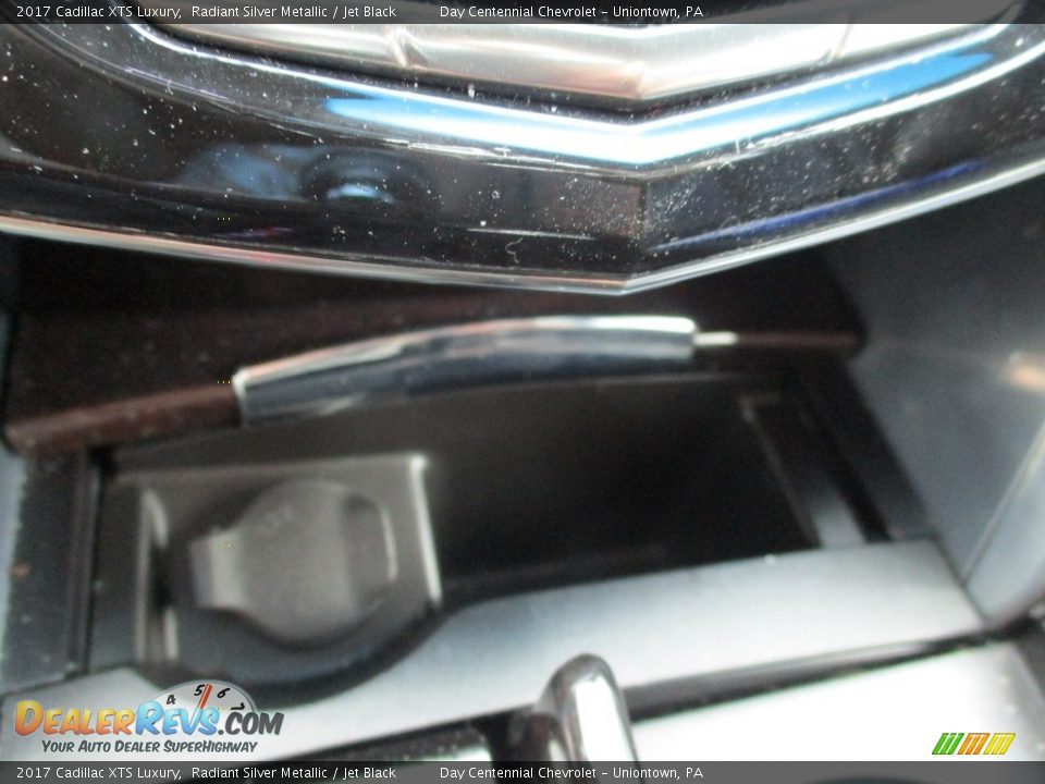 2017 Cadillac XTS Luxury Radiant Silver Metallic / Jet Black Photo #31