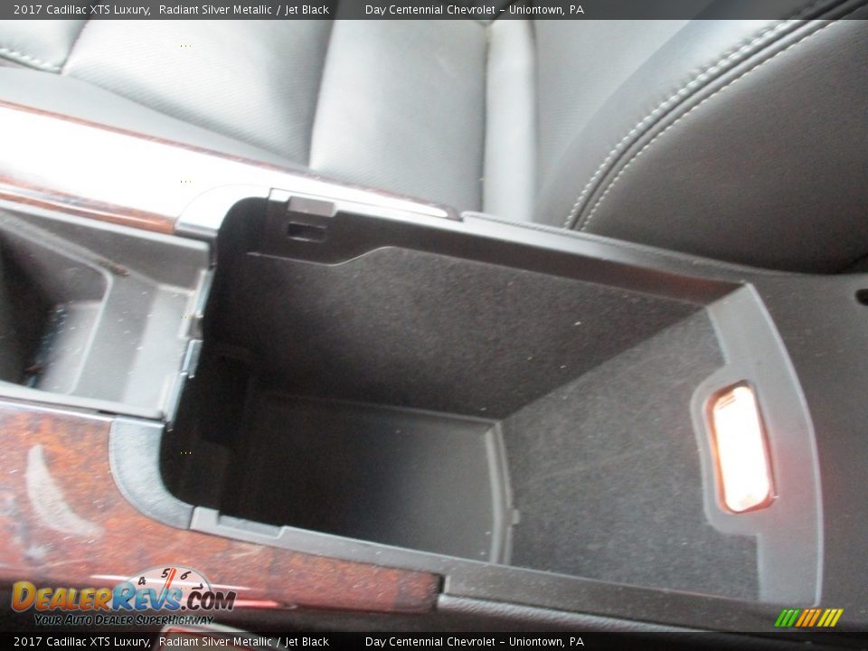 2017 Cadillac XTS Luxury Radiant Silver Metallic / Jet Black Photo #33