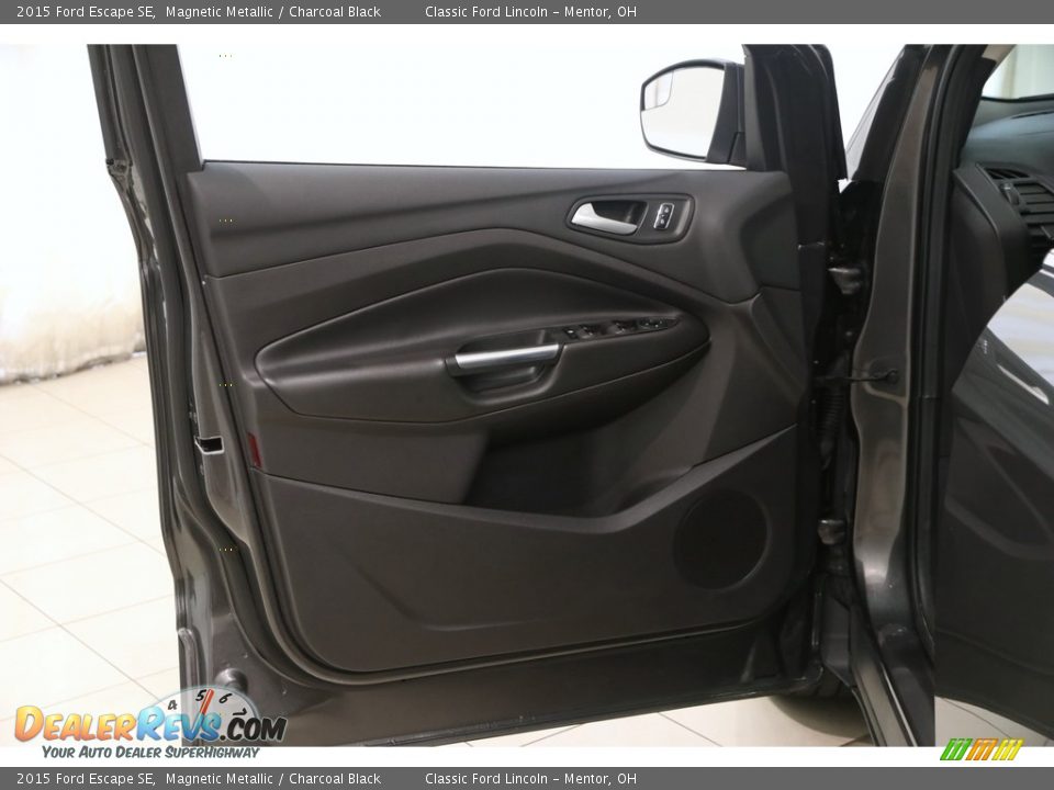 2015 Ford Escape SE Magnetic Metallic / Charcoal Black Photo #4
