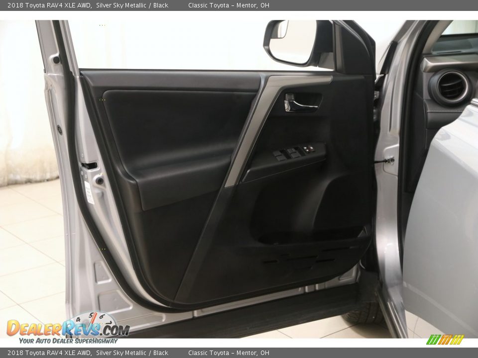 2018 Toyota RAV4 XLE AWD Silver Sky Metallic / Black Photo #4