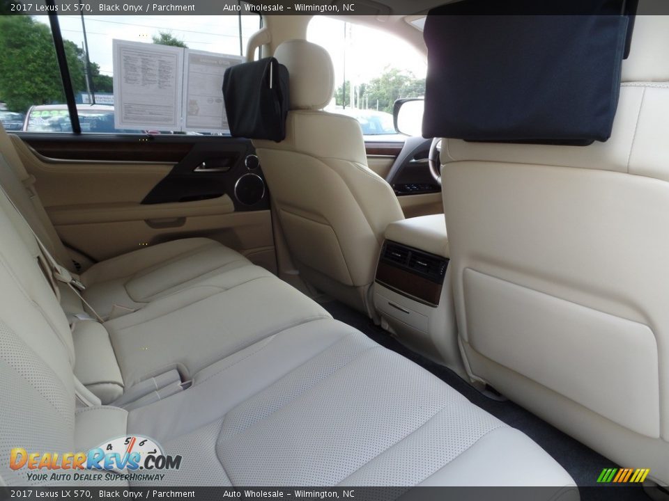 2017 Lexus LX 570 Black Onyx / Parchment Photo #14