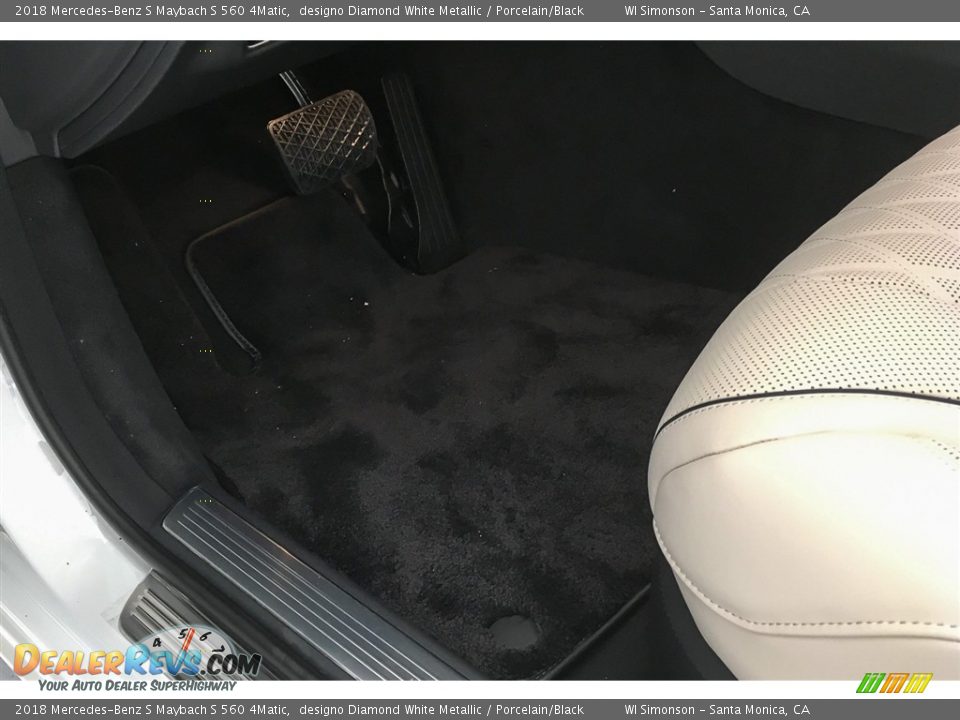 2018 Mercedes-Benz S Maybach S 560 4Matic designo Diamond White Metallic / Porcelain/Black Photo #22