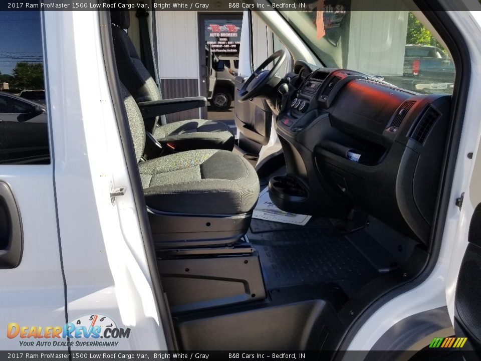 2017 Ram ProMaster 1500 Low Roof Cargo Van Bright White / Gray Photo #15
