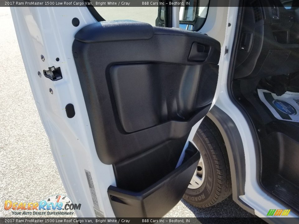 2017 Ram ProMaster 1500 Low Roof Cargo Van Bright White / Gray Photo #17