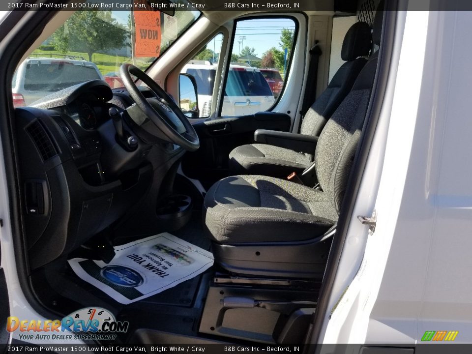 2017 Ram ProMaster 1500 Low Roof Cargo Van Bright White / Gray Photo #18