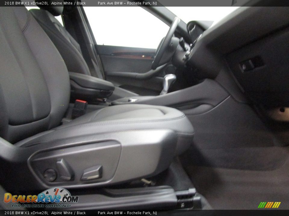 2018 BMW X1 xDrive28i Alpine White / Black Photo #17