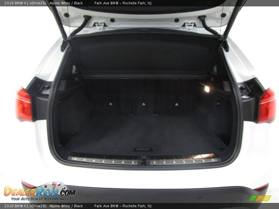 2018 BMW X1 xDrive28i Alpine White / Black Photo #21