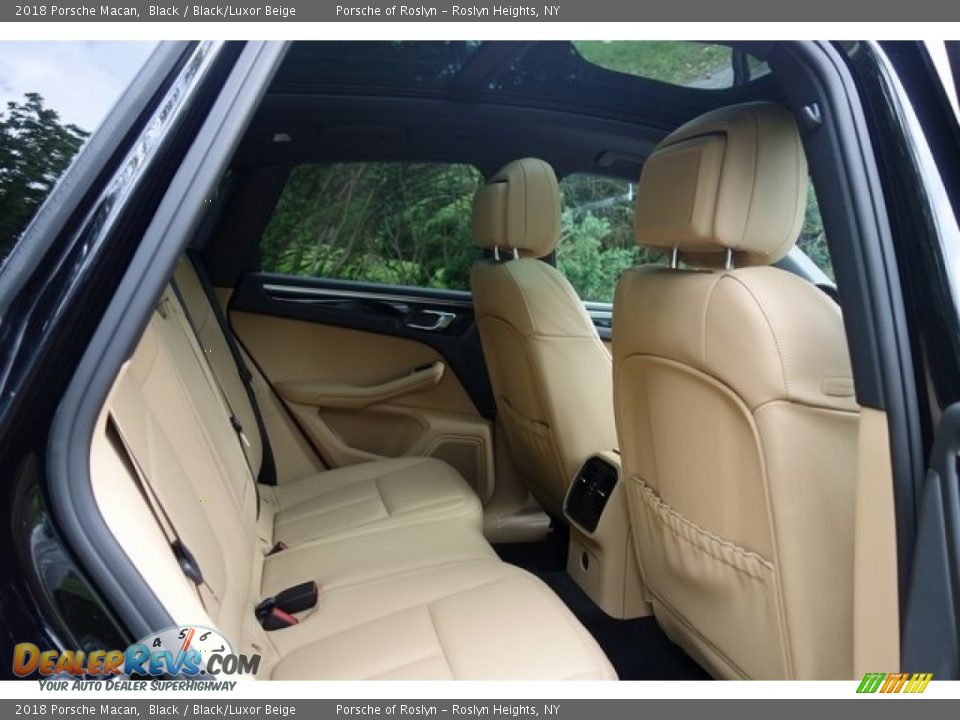 2018 Porsche Macan Black / Black/Luxor Beige Photo #16