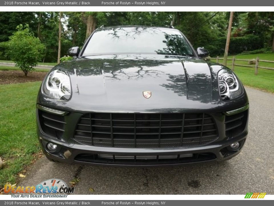 2018 Porsche Macan Volcano Grey Metallic / Black Photo #2