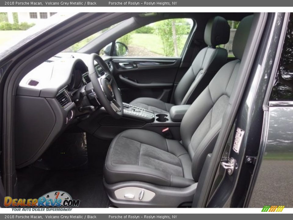 2018 Porsche Macan Volcano Grey Metallic / Black Photo #12