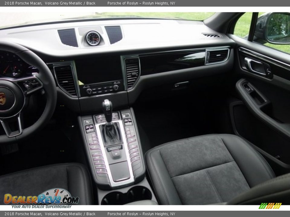 2018 Porsche Macan Volcano Grey Metallic / Black Photo #15