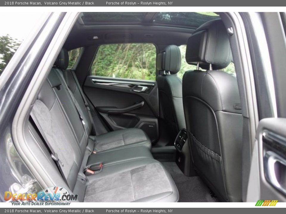 2018 Porsche Macan Volcano Grey Metallic / Black Photo #16