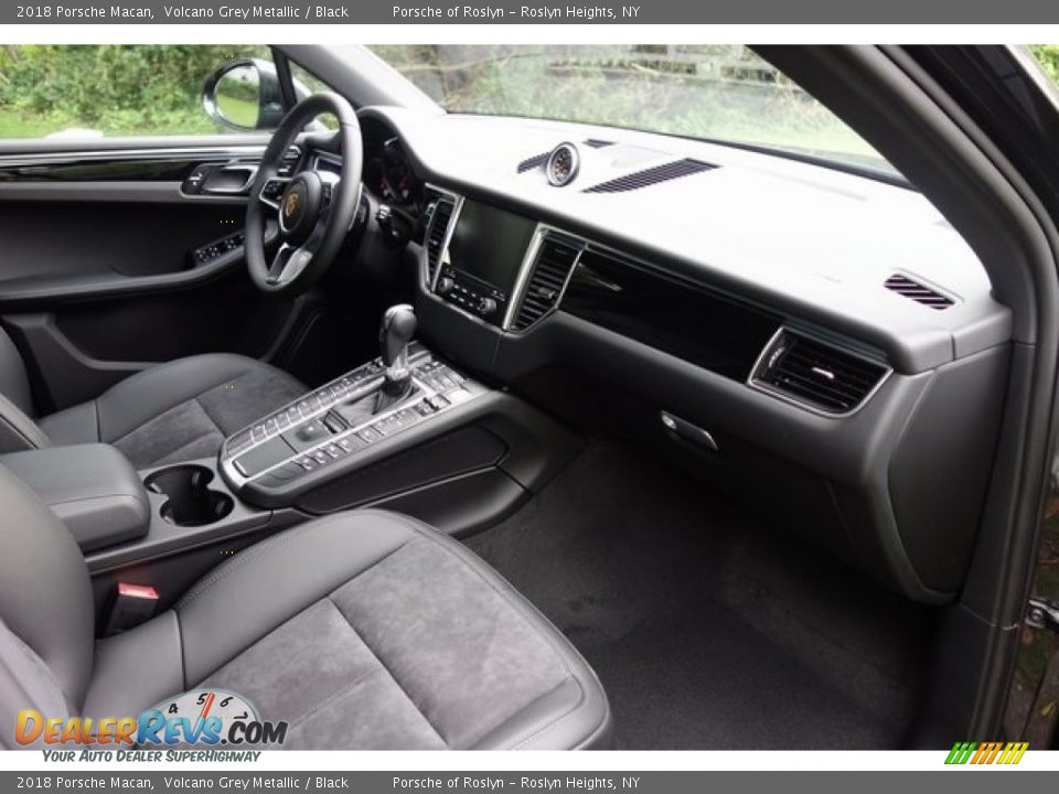 2018 Porsche Macan Volcano Grey Metallic / Black Photo #18