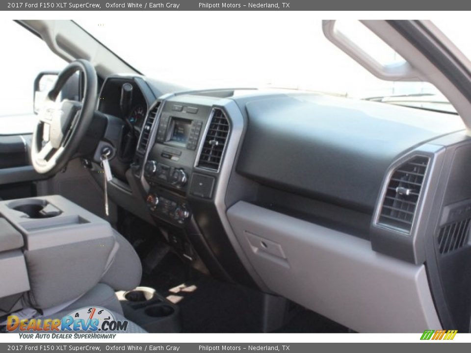 2017 Ford F150 XLT SuperCrew Oxford White / Earth Gray Photo #32