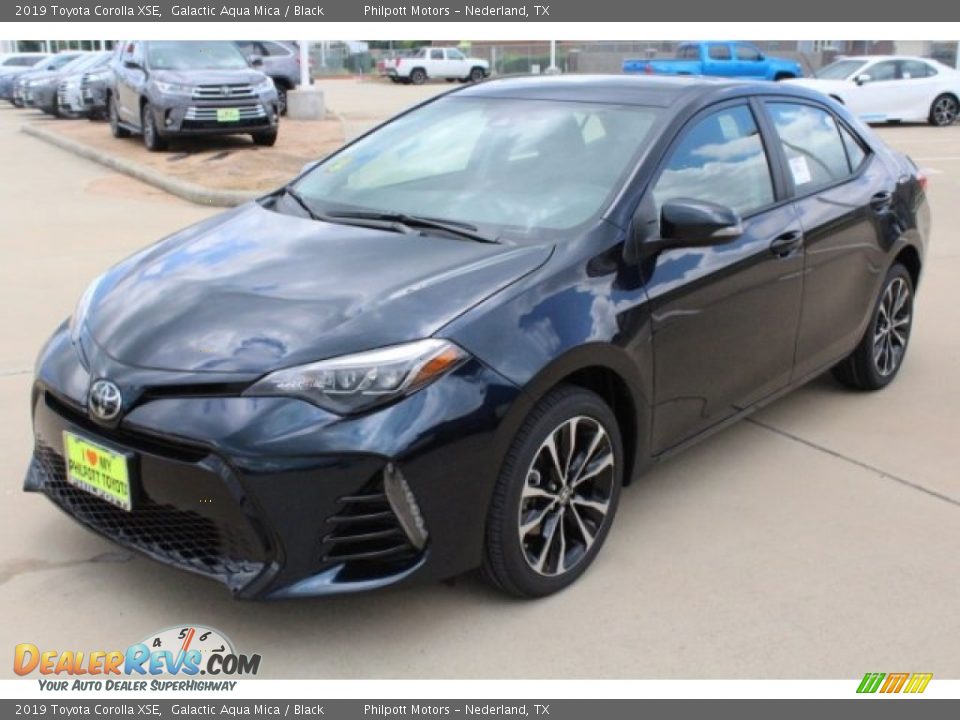 Front 3/4 View of 2019 Toyota Corolla XSE Photo #3