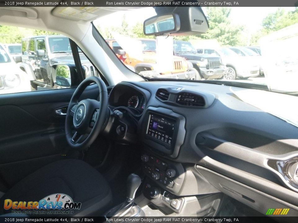 2018 Jeep Renegade Latitude 4x4 Black / Black Photo #11
